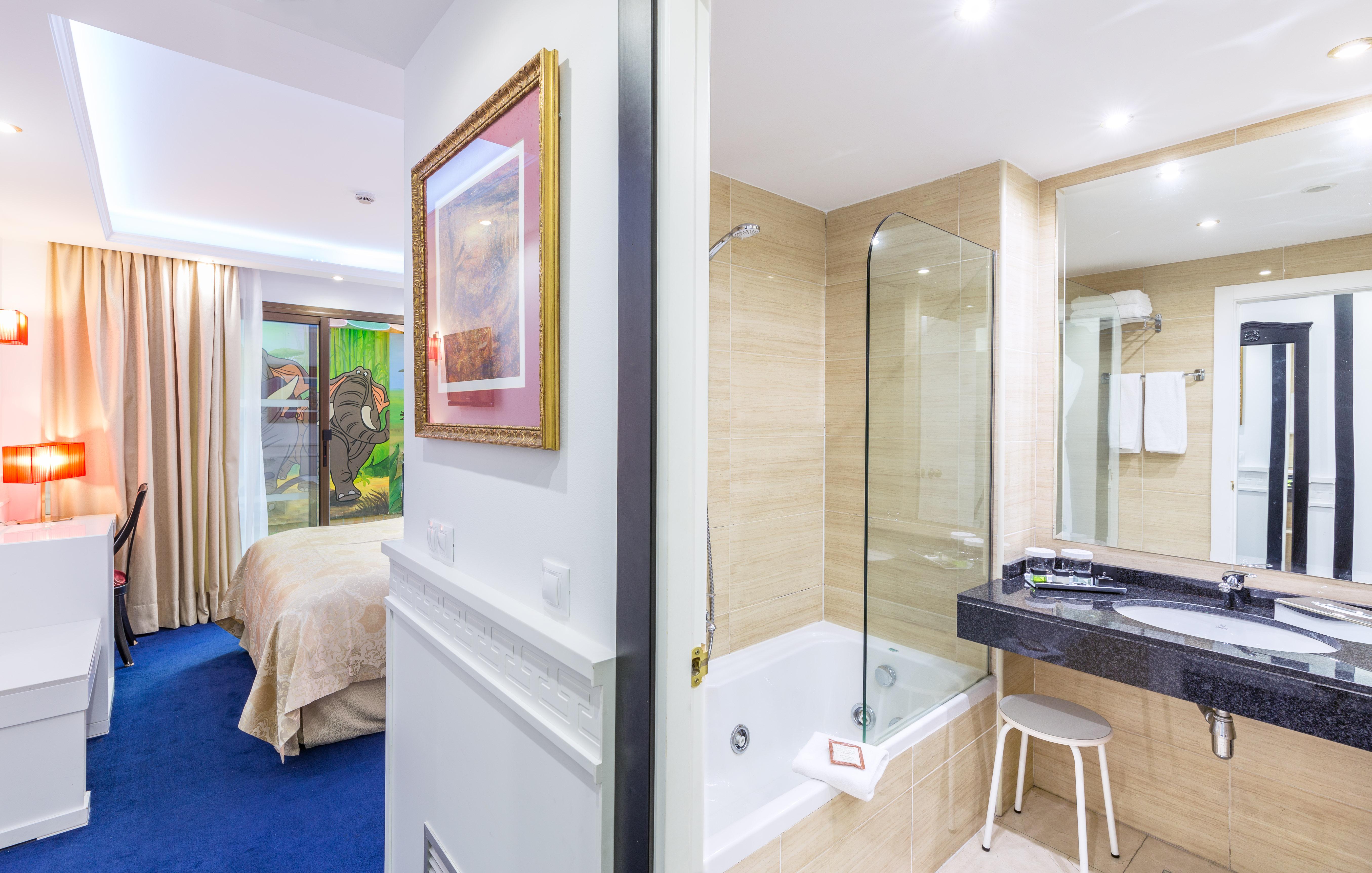 Hotel Princesa Parc Excellence อรินซัล ภายนอก รูปภาพ A bathroom in a hotel