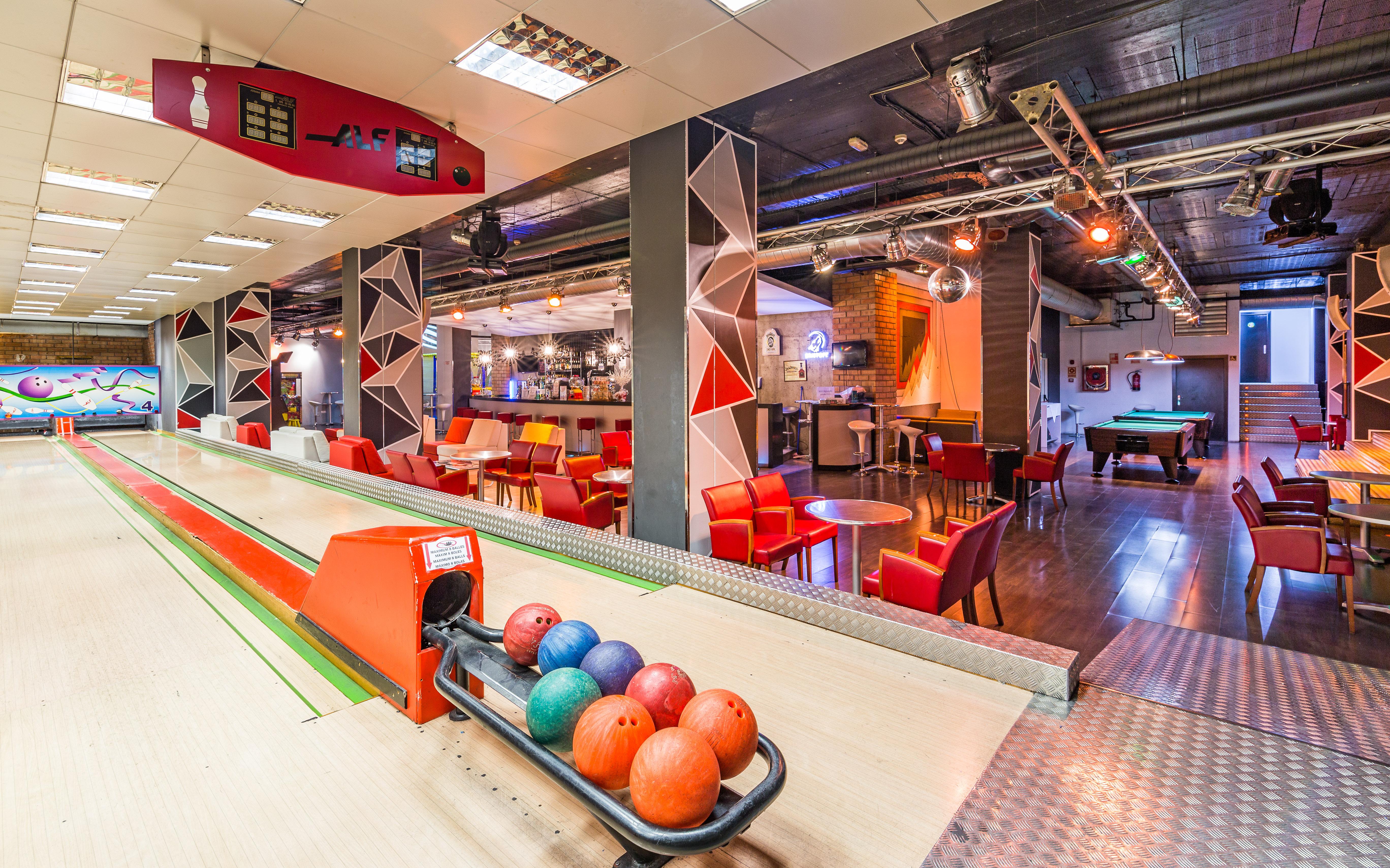 Hotel Princesa Parc Excellence อรินซัล ภายนอก รูปภาพ Bowling at the student union