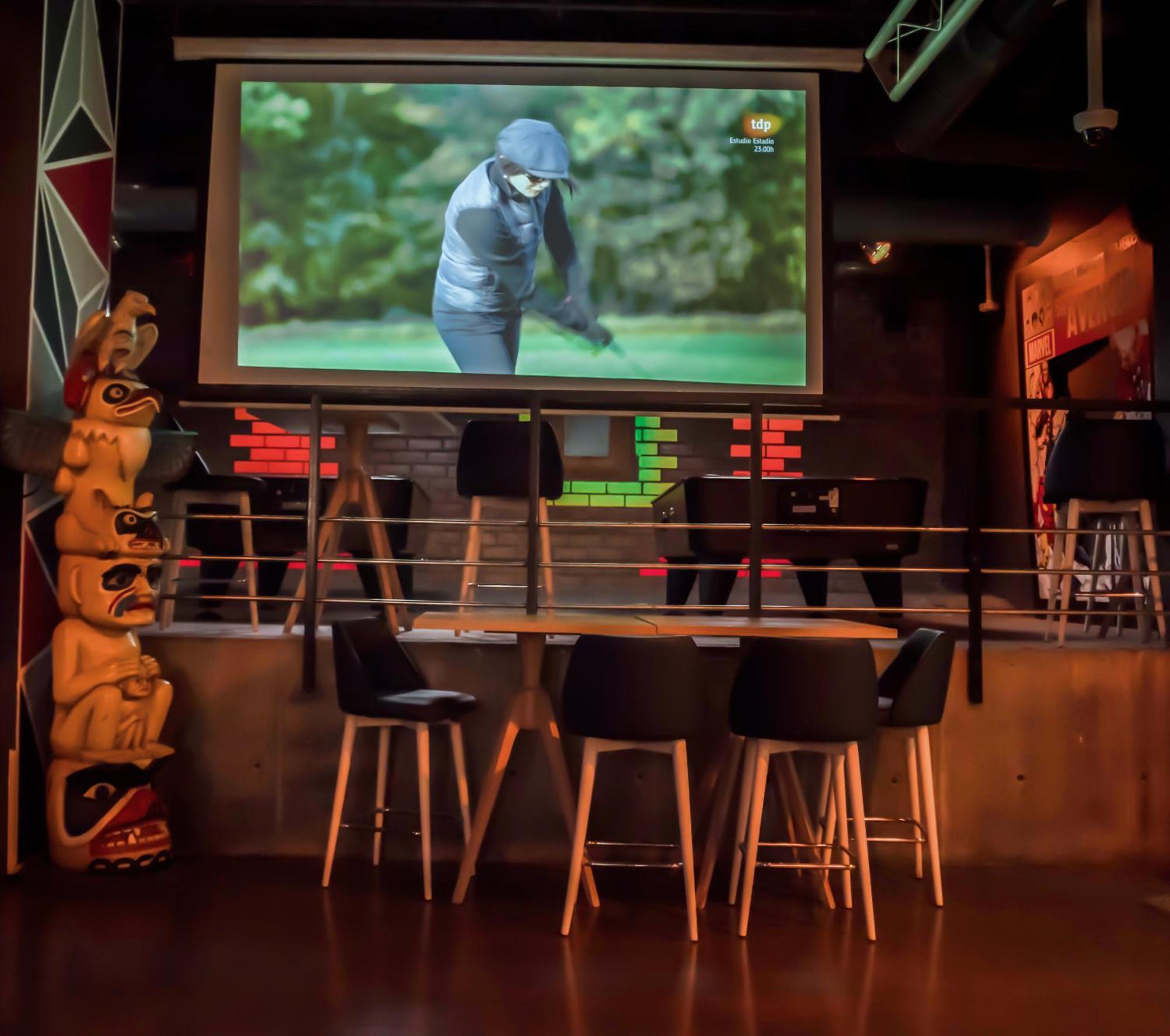 Hotel Princesa Parc Excellence อรินซัล ภายนอก รูปภาพ The control room at the National Zoo's Great Gorilla Project