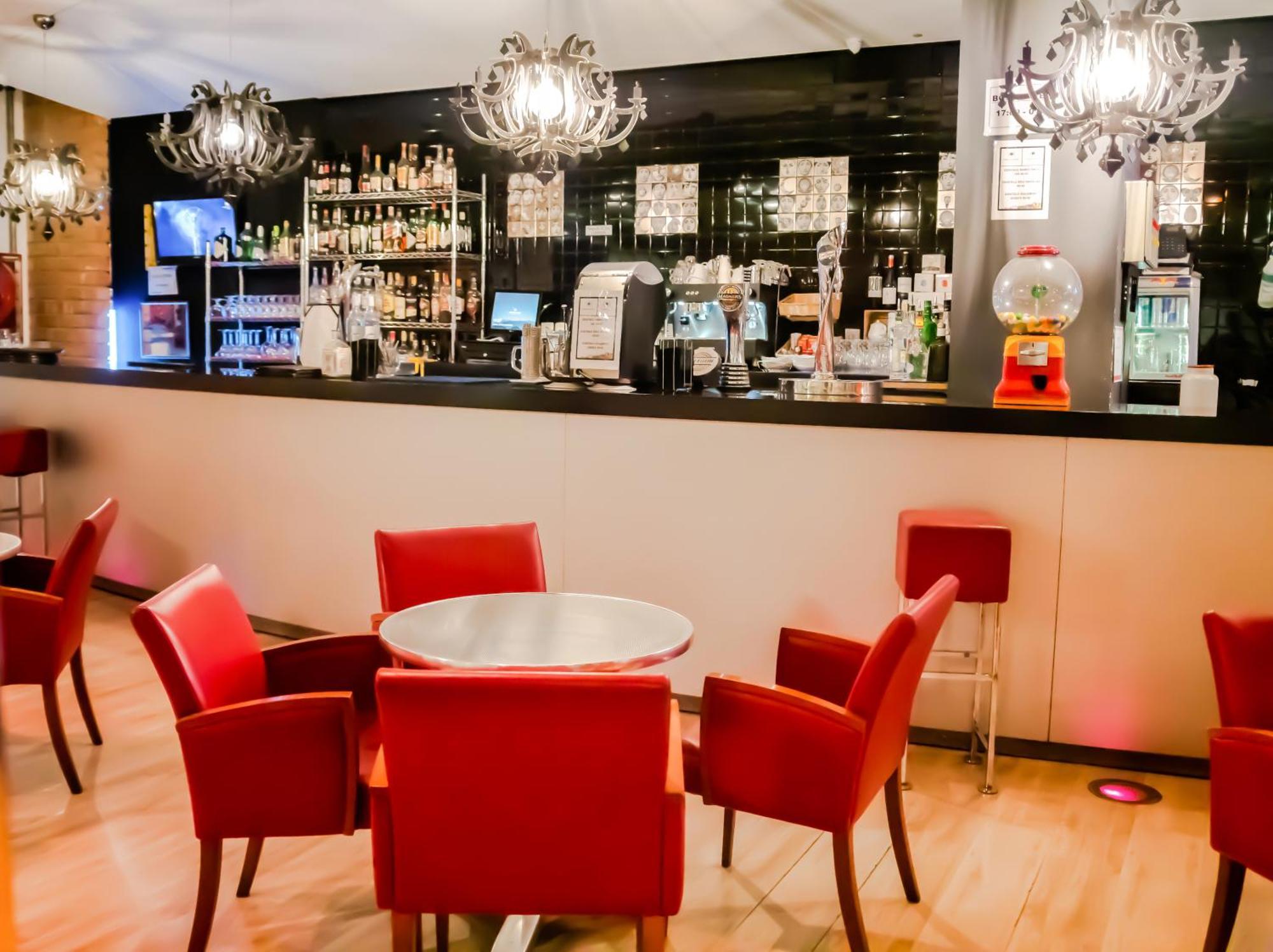 Hotel Princesa Parc Excellence อรินซัล ภายนอก รูปภาพ The lounge at the airport